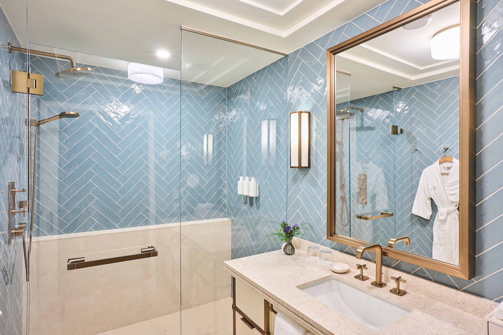 Park View Queen Bathroom Image