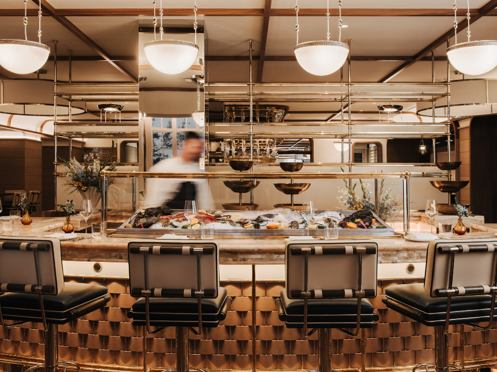 Image of the raw bar at The Crossing